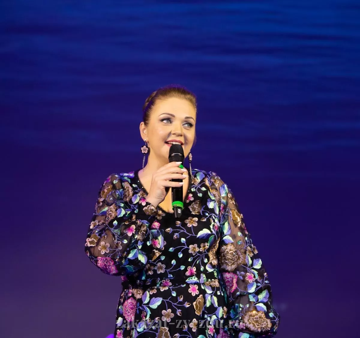 Марина Девятова — исполнитель, выступление на корпоративе